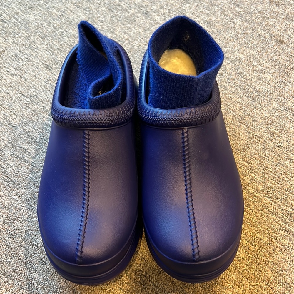 UGGS Tasman. Unworn.